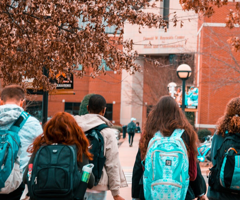 How to Choose the Right University Abroad in 2025